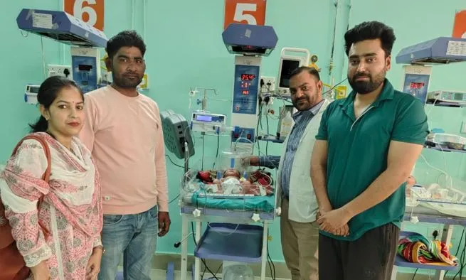 कासगंज: बड़ा बाजार में पड़ा मिला नवजात बच्चा, चाइल्ड हेल्पलाइन ने कराया अस्पताल में भर्ती