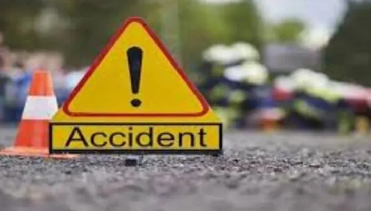 शाहजहांपुर: डंपर और टेंपो की टक्कर में युवती की मौत, चार घायल