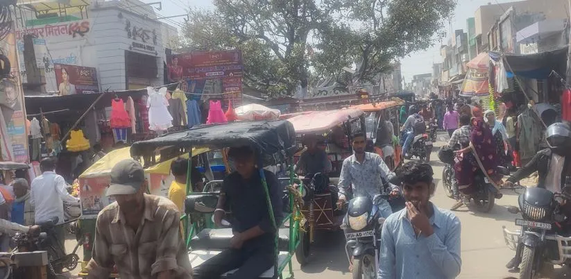 बदायूं: यातायात व्यवस्था धड़ाम, जगह-जगह लग रहा जाम