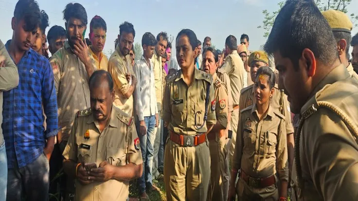 कासगंज: संदिग्ध परिस्थितियों में पेड़ से लटका मिला युवक का शव, हत्या की आशंका