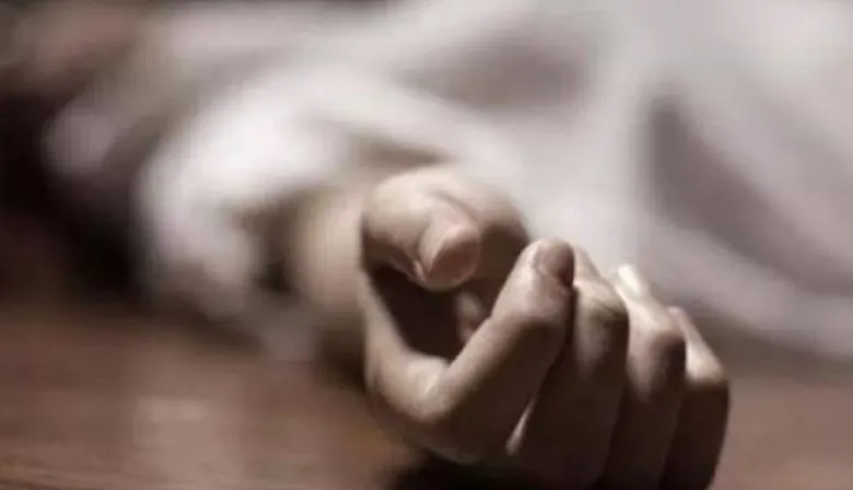 शाहजहांपुर: महिला का रस्सी के सहारे कुंडे से लटका मिला शव, हत्या की आशंका