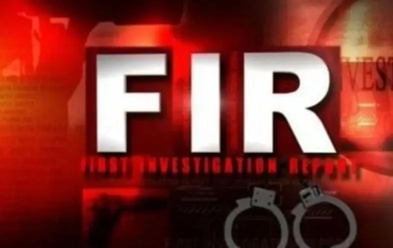 लखीमपुर खीरी: फावड़ा लेकर राजस्व टीम को दौड़ाया, भागकर बचाई जान... FIR