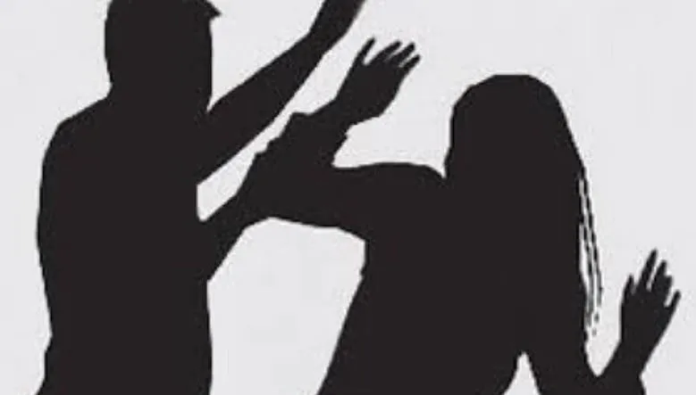 लखीमपुर खीरी: प्रेम प्रसंग के शक में पत्नी पर हमला, बांके से किया प्रहार