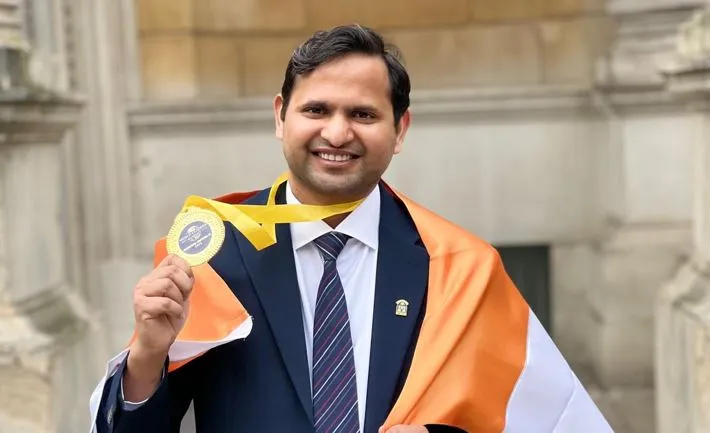 लखीमपुर: मुफलिसी में बीता बचपन, कुछ अलग करने की सोच से मुनीर ने भरी सपनों की उड़ान, पहुंचे सात समंदर पार