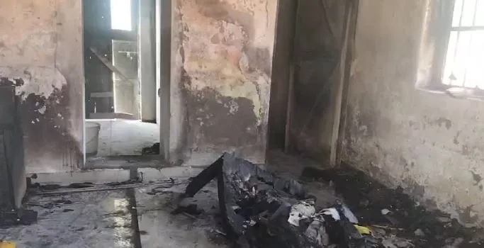 Bareilly: डिप्टी एसपी इंटेलिजेंस के आवास में लगी आग, सरकारी दस्तावेज और कार जली