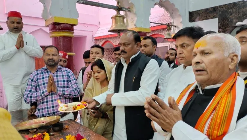 कासगंज: पूजा करने वराह मंदिर पहुंचे सांसद देवेश, बोले- तीर्थ नगरी के विकास के लिए उठाते रहेंगे आवाज