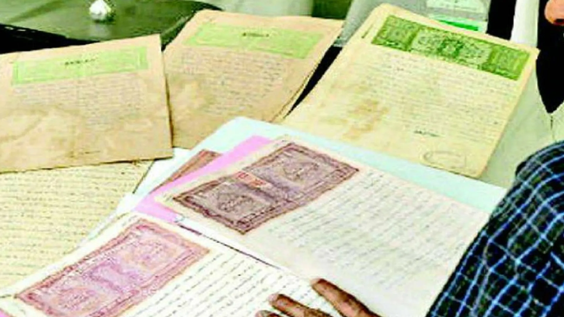 Bareilly: रजिस्ट्री दफ्तर के कर्मचारियों का खेला...फर्जी कागजों से बेचीं करोड़ों की जमीनें !