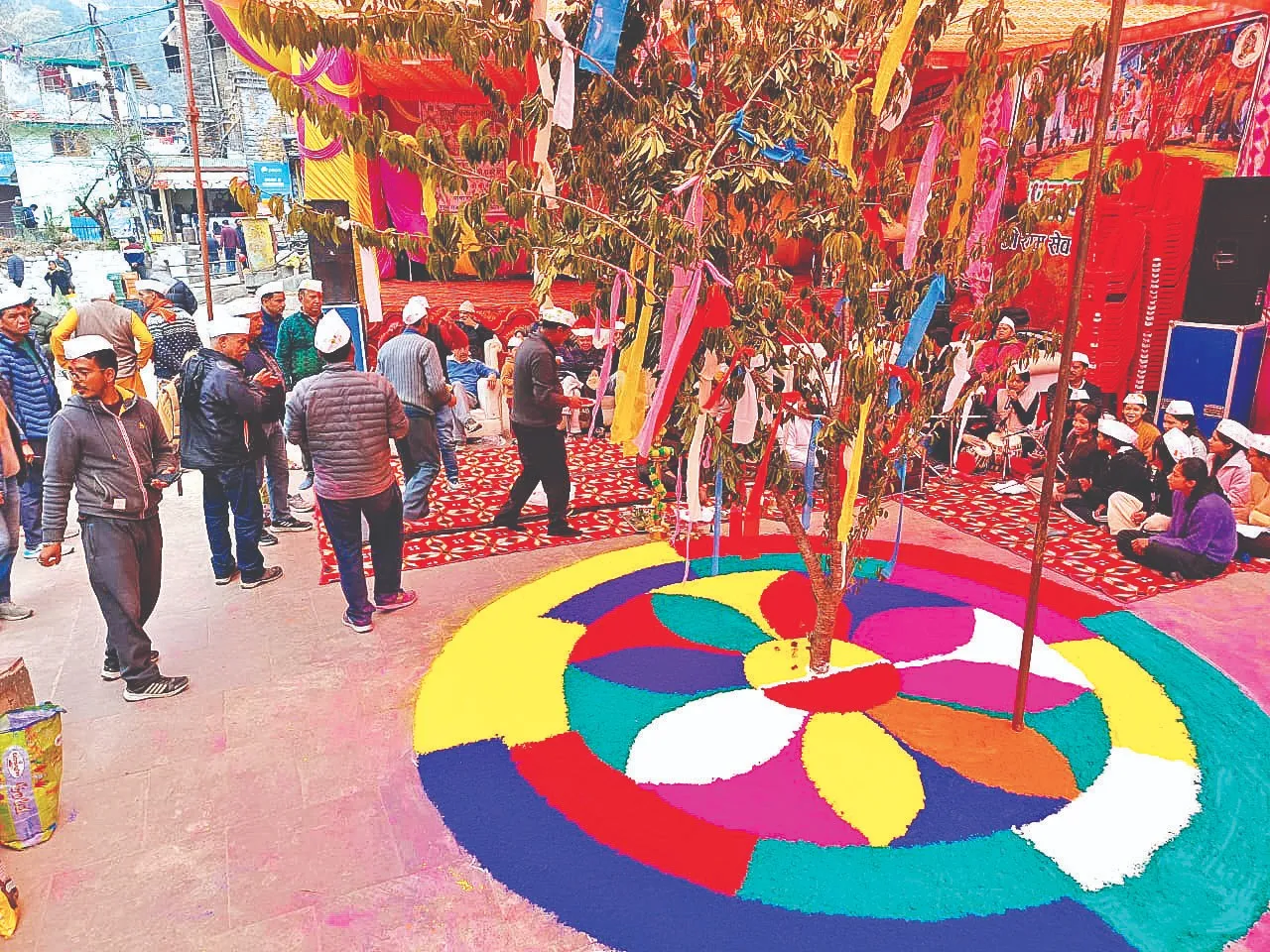 चीर बंधन के साथ रंगों की होली शुरू   