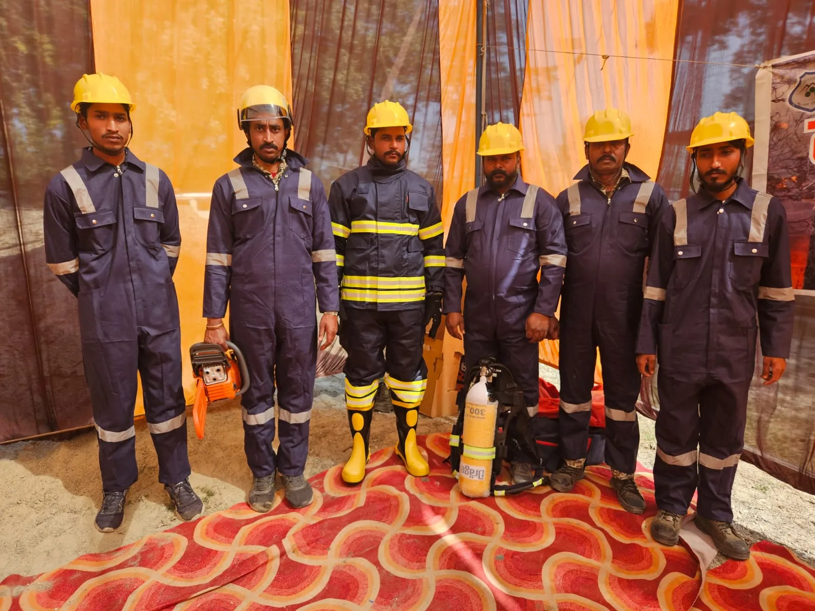 फायर सूट पहनकर जंगलों की आग बुझाएंगे फायर वॉचर     