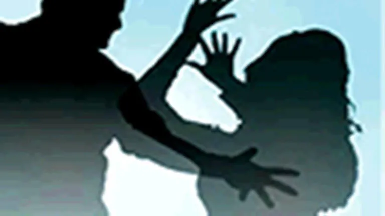 बदायूं: दो बच्चों के पिता ने रचाई शादी, पहली पत्नी को घर से निकाला