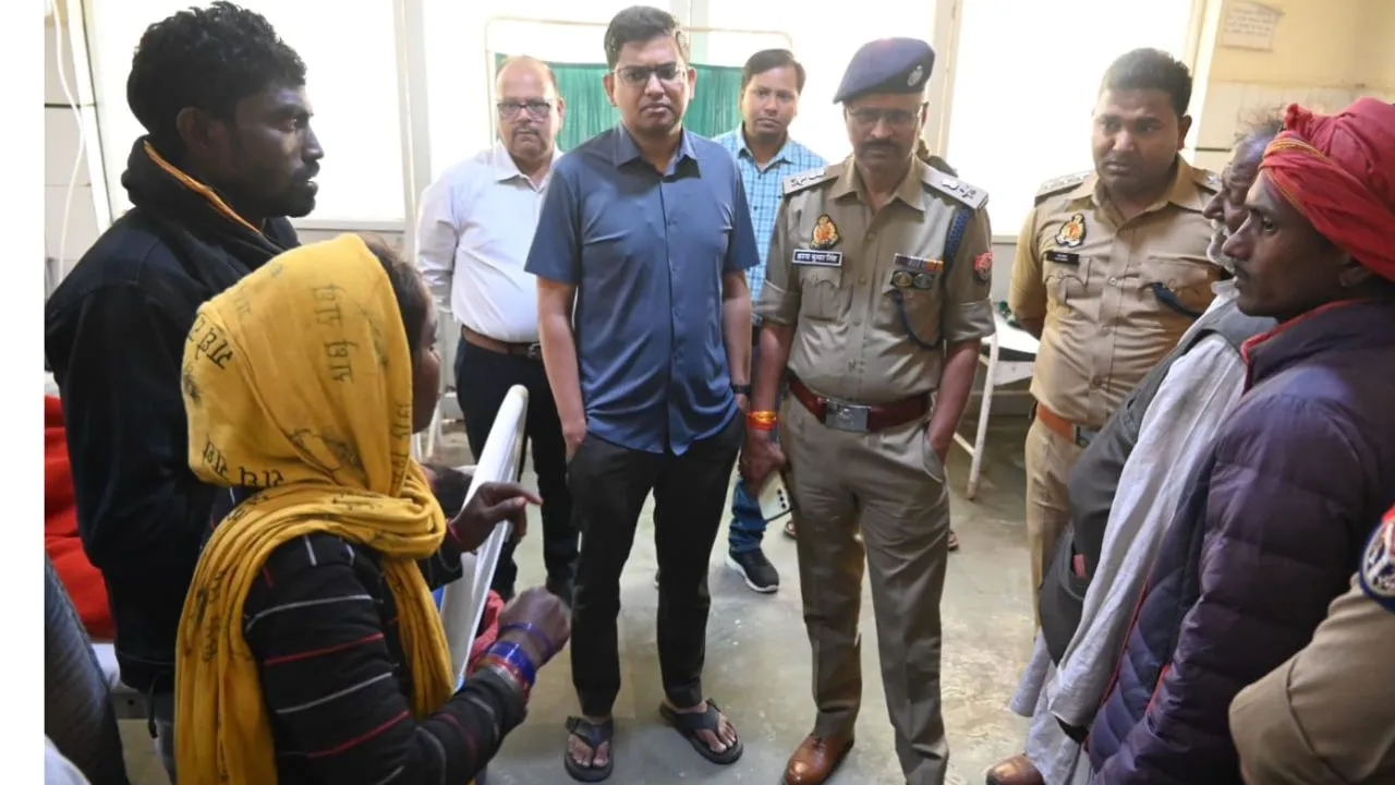 चित्रकूट में पिकअप की वाहन से टक्कर: चार की मौत व 10 घायल, घटनास्थल पर DM, SP समेत अन्य अफसर पहुंचे