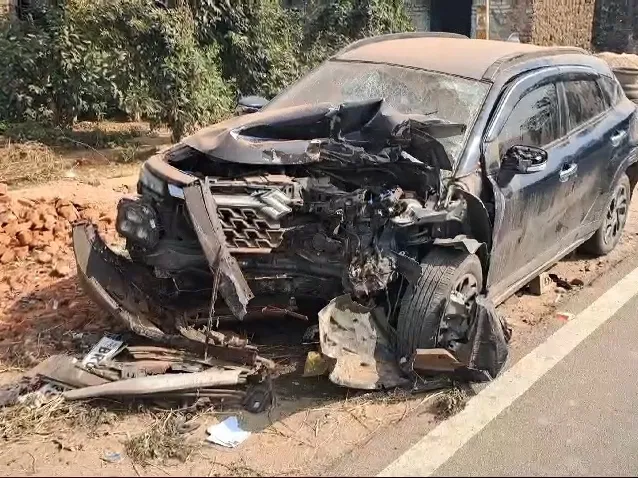 सड़क हादसे में तीन घायल, हायर सेंटर रेफर