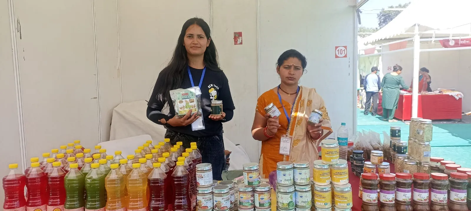 सरस मेले में बिच्छू घास की चाय कर रही लोगों को आकर्षित  