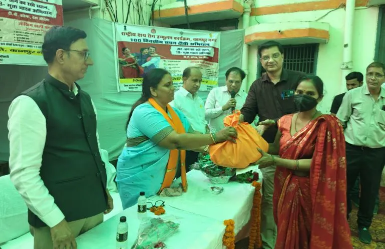 कानपुर: विधायक और अस्पताल संचालकों ने 35 टीबी रोगी लिए गोद   