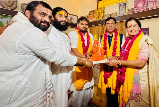 मनसुख मंडाविया ने रामलला के किए दर्शन, बोले- अयोध्या भारत के आस्था का केंद्र