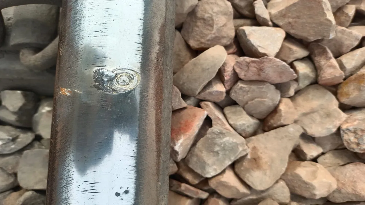 हरदोई में एक बार फिर ट्रेन पलटाने की बड़ी साजिश, दून एक्सप्रेस के इंजन और रेल ट्रैक को हुआ नुकसान, दो गिरफ्तार 