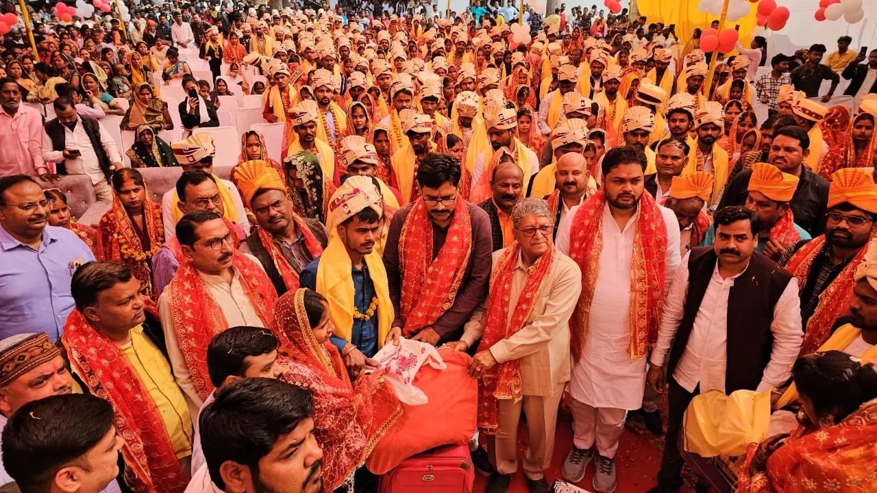 अयोध्या: सामूहिक विवाह में 151 जोड़े परिणय सूत्र में बंधे, बोले विधायक- कन्यादान से बढ़कर और कोई दान नहीं