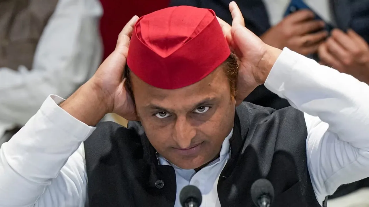 नाविक पिंटू महरा की कमाई पर UP में मची रार, विपक्ष ने की जांच की मांग, अखिलेश ने कहा- महिमामंडन से पहले 'पातालखोजी’ पहले पता कर लिया करें