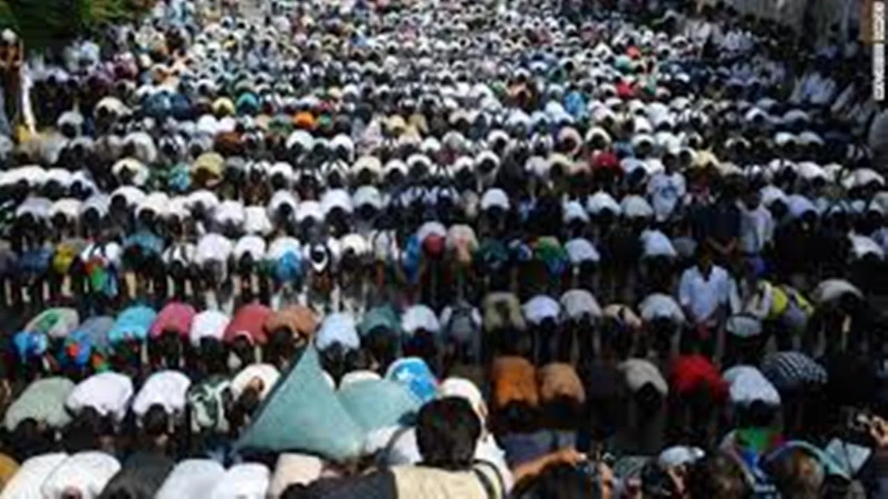 लखनऊ और बरेली के मौलानाओं की अपील, होली के दिन बदला जाए जुमे की नमाज का समय