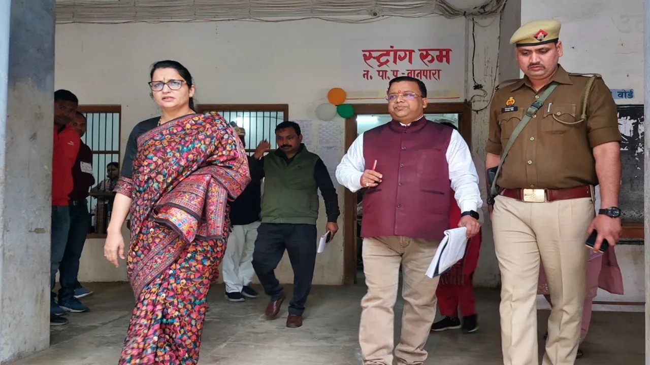 बहराइच: डीएम ने परीक्षा केंद्रों का किया औचक निरीक्षण, अधिकारियों को दिया यह निर्देश