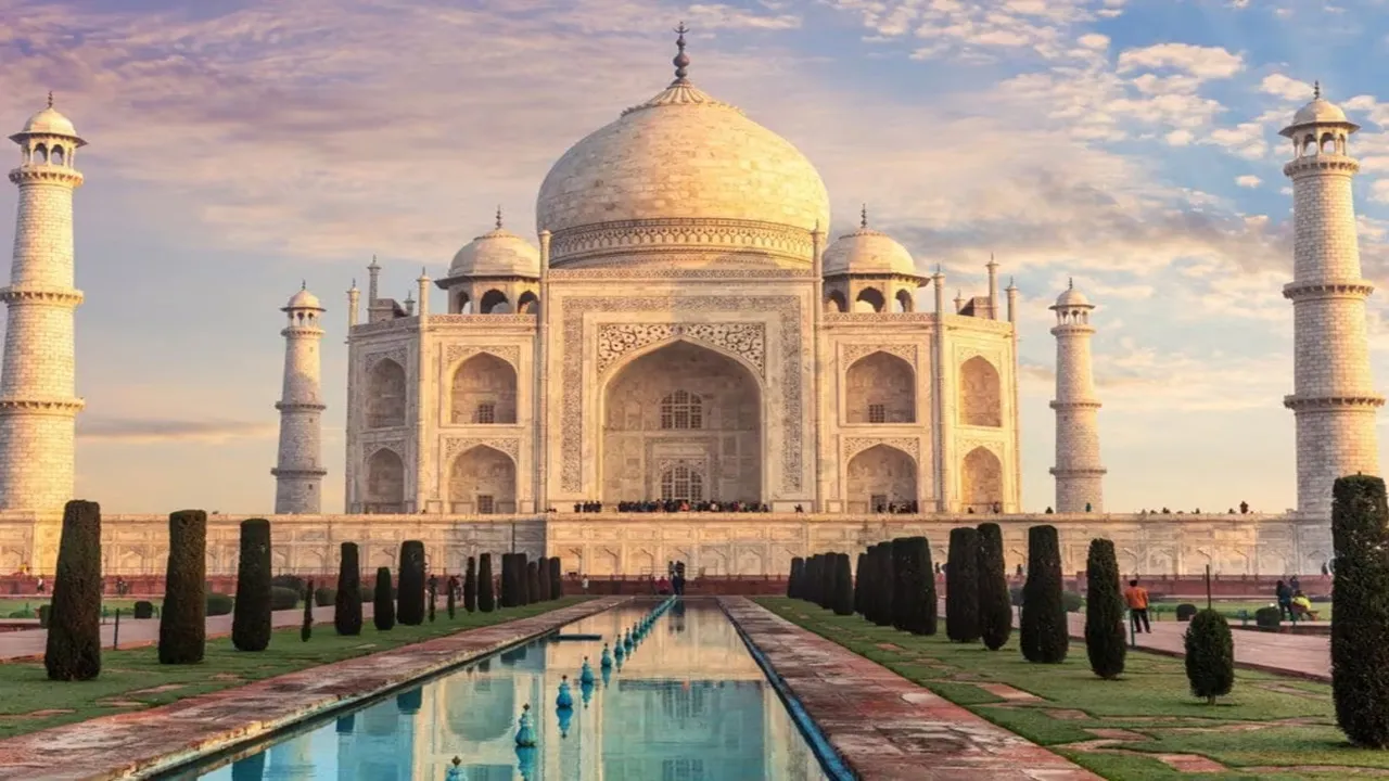 सरकार ने स्वीकारी ताज महल में रिसाव की बात, ऐतिहासिक धरोहरों के प्रति संवदेनशील होने की बात कही 