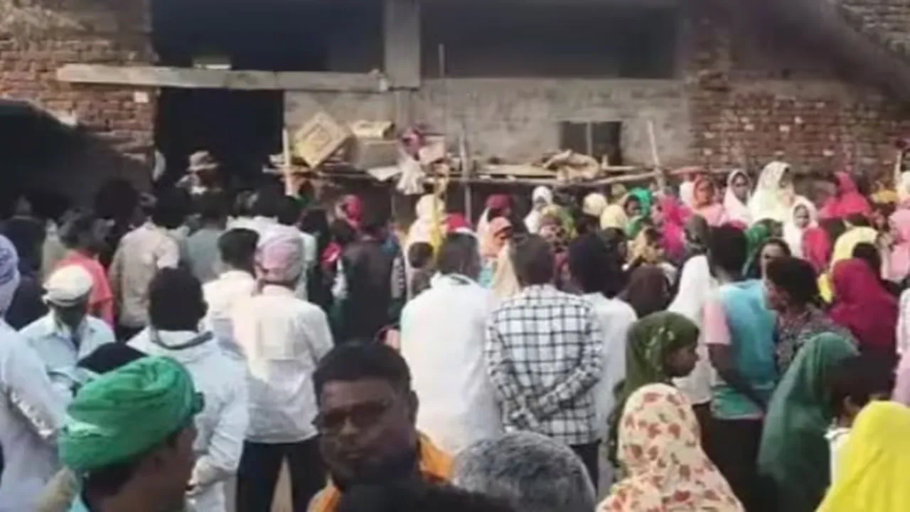 Giridih News: पत्नी गई थी मायके, पति ने 3 बच्चों की हत्या के बाद की खुदकुशी, इलाके में सनसनी