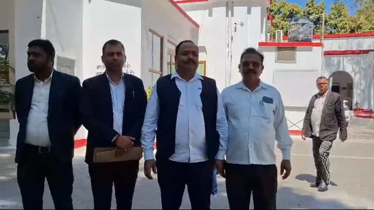 संभल के बाद अब बहराइच दरगाह मेले पर रोक लगाने के लिए उठी मांग, वीएचपी ने डीएम को सौंपा ज्ञापन, कहा- यह सूर्य मंदिर