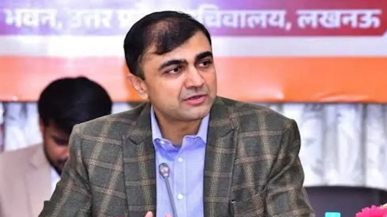 अभिषेक प्रकाश ही नहीं, UP ये 10  IAS अफसर भी भ्रष्टाचार के मामले हो चुके हैं निलंबित, पढ़िए डिटेल