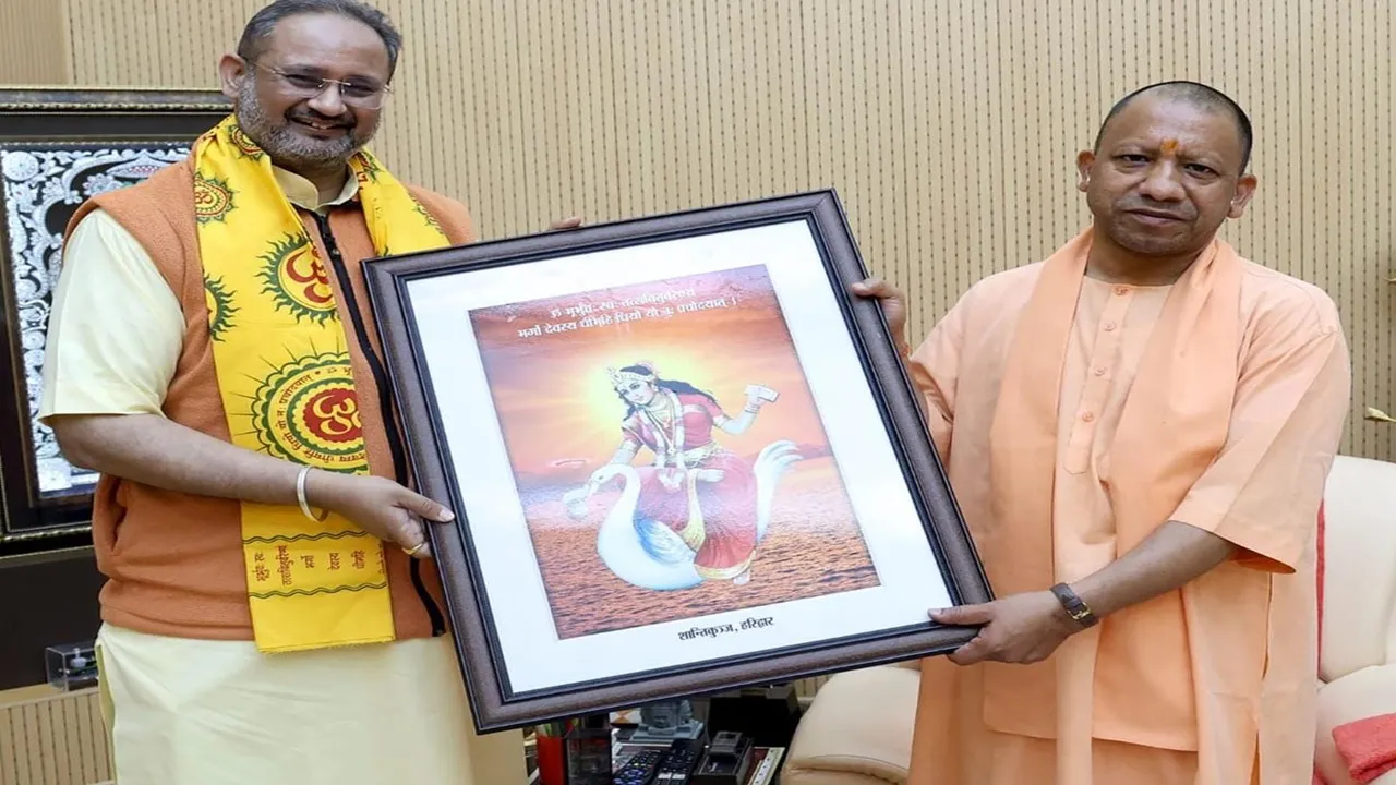 डॉ. चिन्मय ने की मुख्यमंत्री मुलाकात, गायत्री परिवार के शताब्दी समारोह में सम्मिलित होंगे योगी