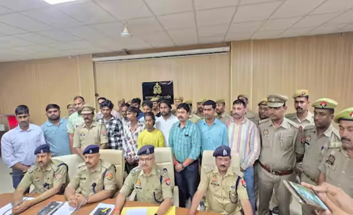 बस्ती पुलिस को मिली बड़ी सफलता, अवैध असलहा फैक्ट्री का भंडाफोड़, देसी कट्टे के साथ 8 गिरफ्तार