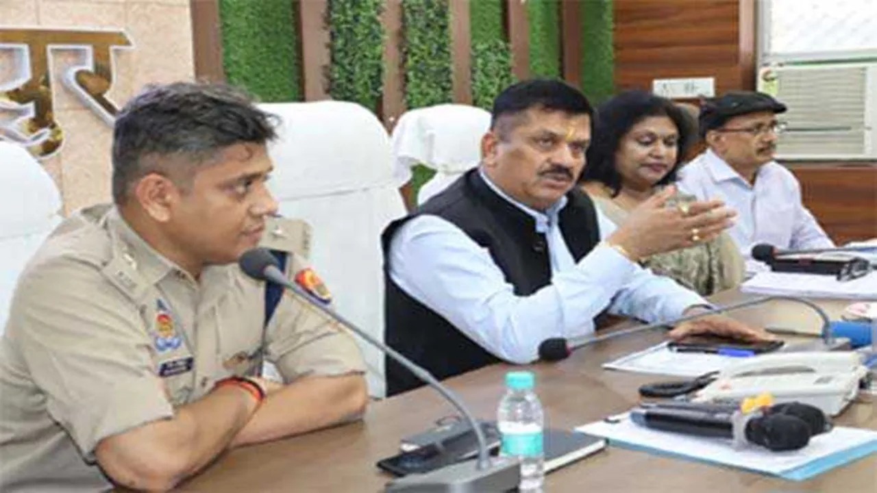 जौनपुर में सड़क पर नहीं पढ़ी जाएगी नमाज, ईदगाह पर सुनिश्चित करें साफ-सफाई, एसपी ने अधिकारियों को दिए निर्देश