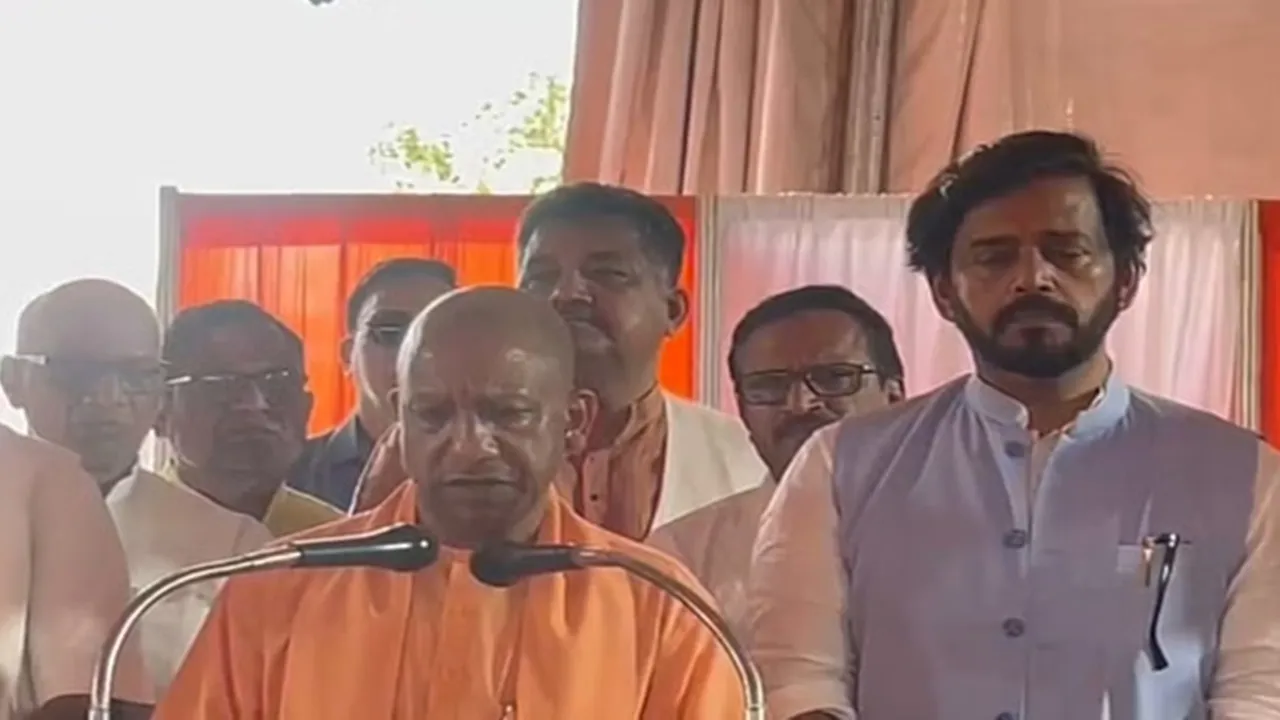 मुख्यमंत्री योगी ने गोरखपुर में गिनाई 8 साल की उपलब्धियां, कहा- पिछली सरकार की 'एक जिला एक माफिया' नीति को हमने बदला