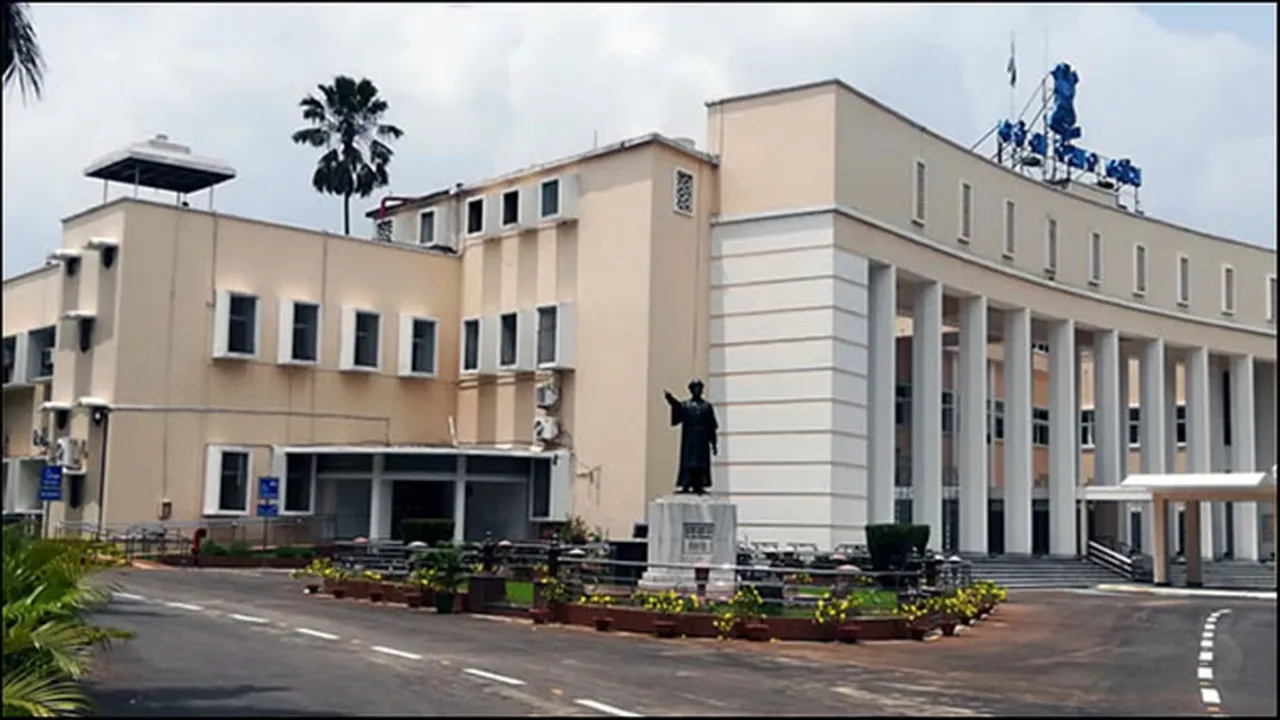 ओडिशा विधानसभा में पुलिस का प्रवेशः बीजद विधायकों ने सदन को शुद्ध करने के लिए छिड़का 'गंगाजल'