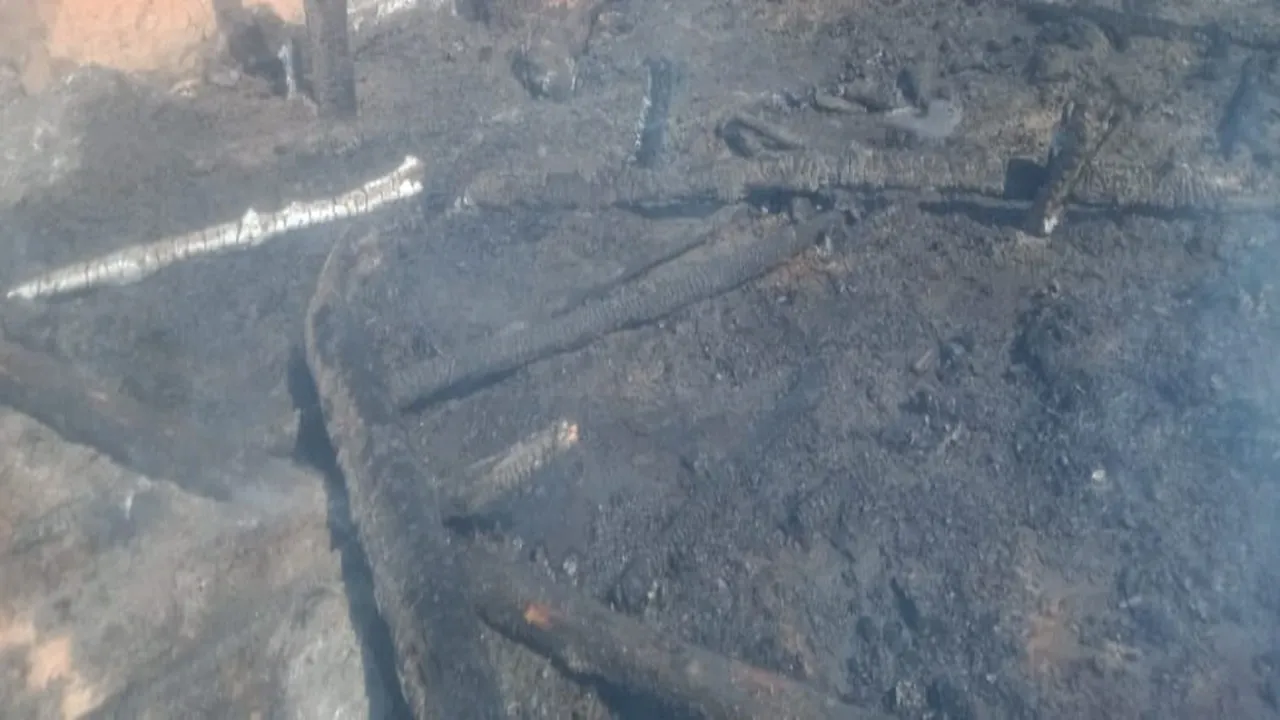 बहराइच में देर रात आग लगने से आठ मकान जले, लाखों का नुकसान