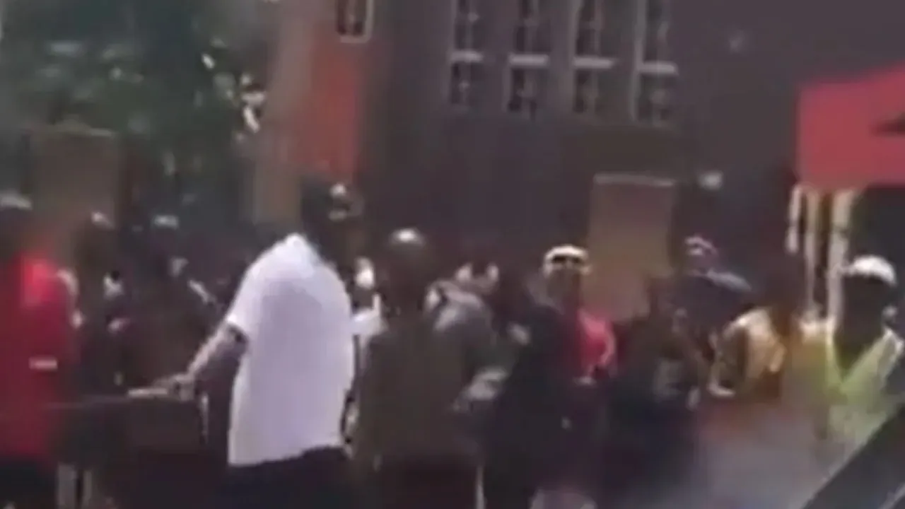 नाइजीरिया: अपहरणकर्ता समझकर भीड़ ने 16 लोगों को उतारा मौत के घाट, 14 गिरफ्तार 