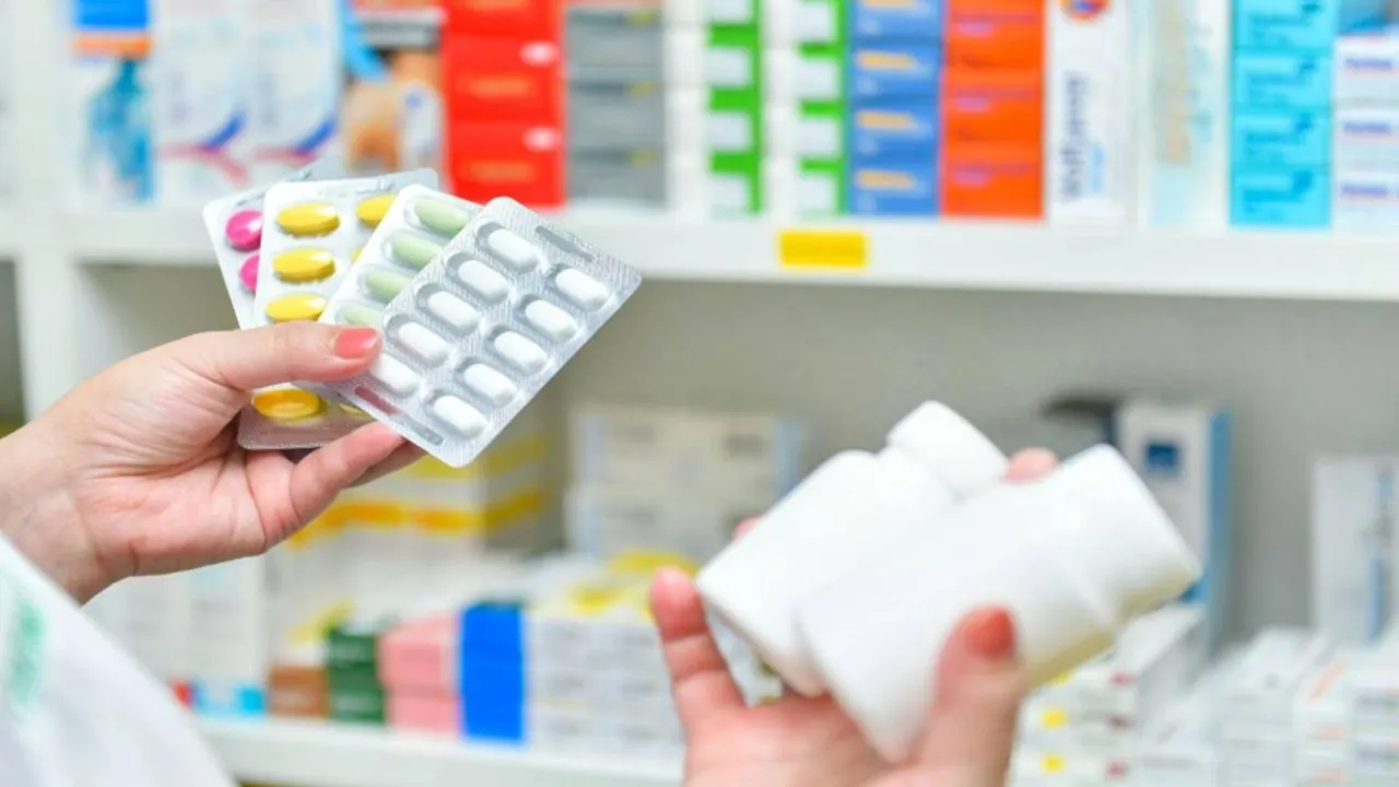 Medicines: 1 अप्रैल से मरीजों की जेब पर बढ़ेगा बोझ, डायबिटीज, बुखार और एलर्जी समेत 800 दवाएं होंगी महंगी, सरकार ने दी मंजूरी 