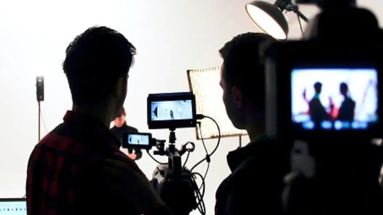 Social media से मॉडल हायरिंग, नोएडा में शूटिंग, साइप्रस तक एडल्ट वीडियो सप्लाई… दंपत्ति ने पोर्नोग्राफी रैकेट से कमाए करोड़ों रुपए