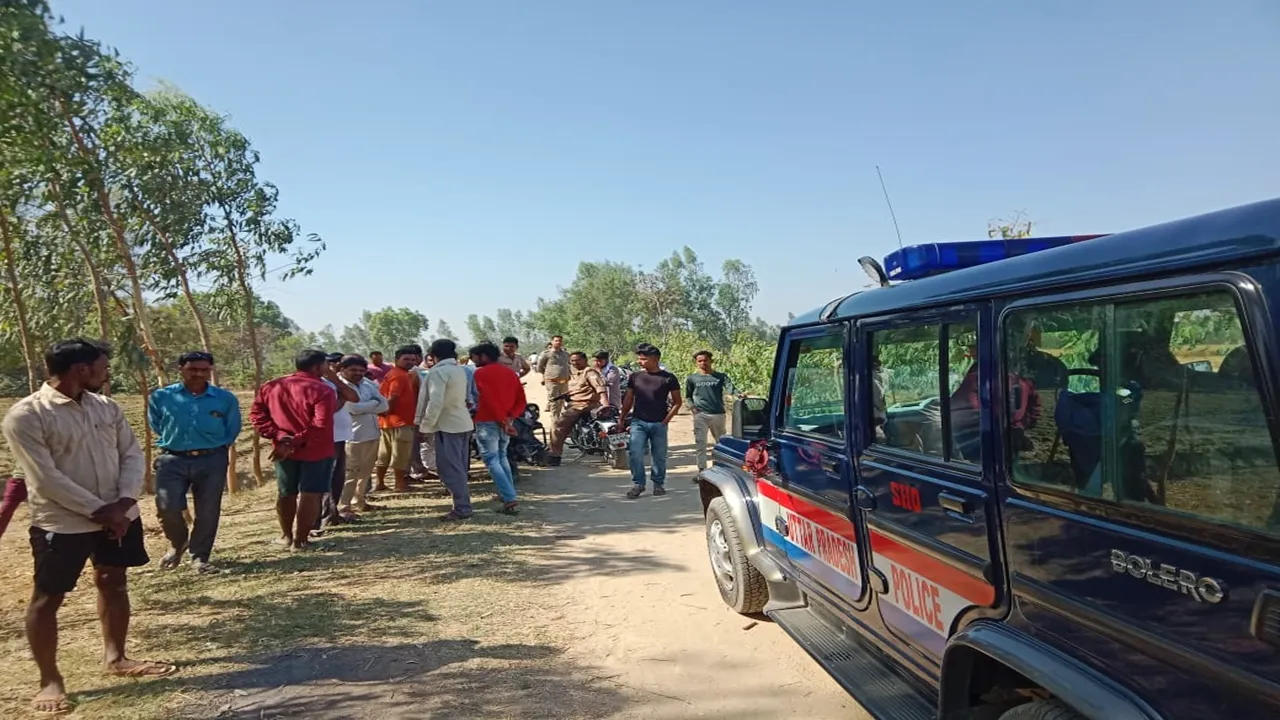 सीतापुर: रोड पर बोरे में मिली महिला की लाश, गर्दन और शरीर पर थे कई घाव, इलाके में सनसनी