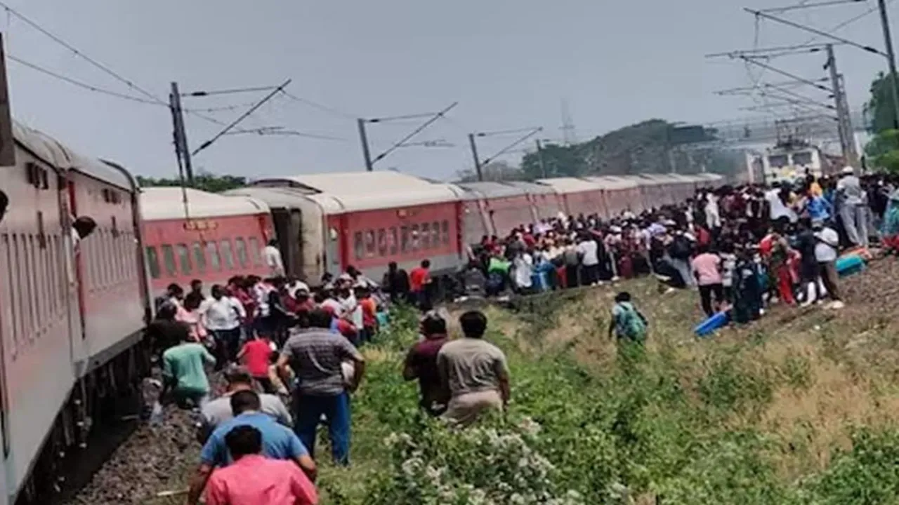 ओडिशा में बड़ा रेल हादसा: कटक में पटरी से उतरी कामाख्या एक्सप्रेस, यात्रियों में हाहाकार