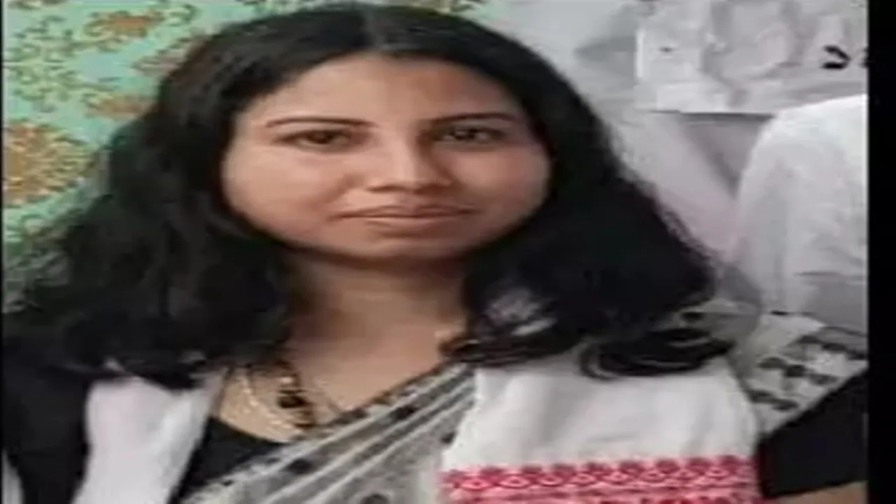 पूर्व मंत्री की इकलौती बेटी ने दूसरी मंजिल से छलांग लगाकर दी जान, जानिए क्या बोली...