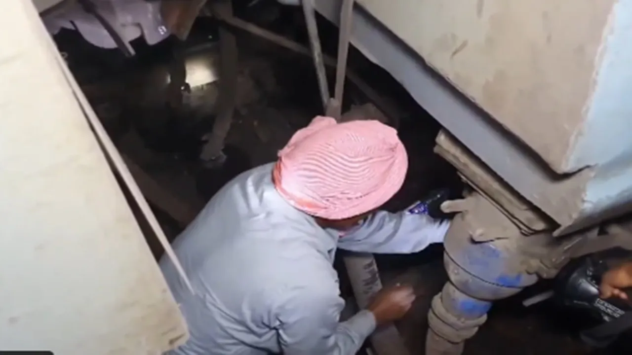 चंदौली में कपलिंग टूटने से दो हिस्सों में बंटी नंदन कानन एक्सप्रेस, मची अफरातफरी