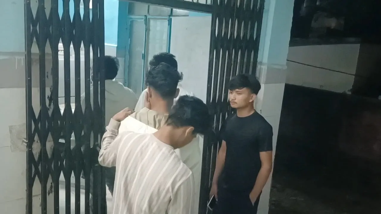 बहराइच: बुझ गया राजस्व निरीक्षक के घर का चिराग, फोन पर बात करने के बाद बेटे ने फंदा लगाकर दी जान, परिजनों में कोहराम