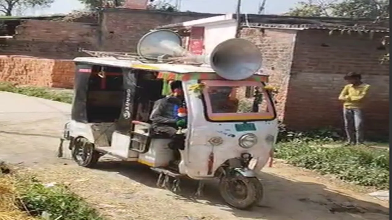  सावधान! घर से बाहर निकलते समय हाथ में रखें डंडा... बहराइच में आवारा कुत्तों का आतंक,  ग्रामीणों को कुछ इस अनोखे अंदाज में  किया गया जागरूक, देखें वीडियो