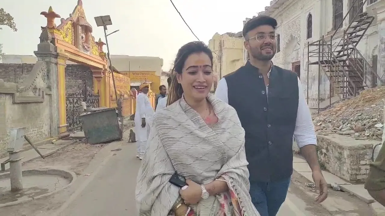 मॉडल से साध्वी बनी हर्षा रिछारिया ने किया रामलला का दर्शन-पूजन, युवाओं को लेकर कही यह बात