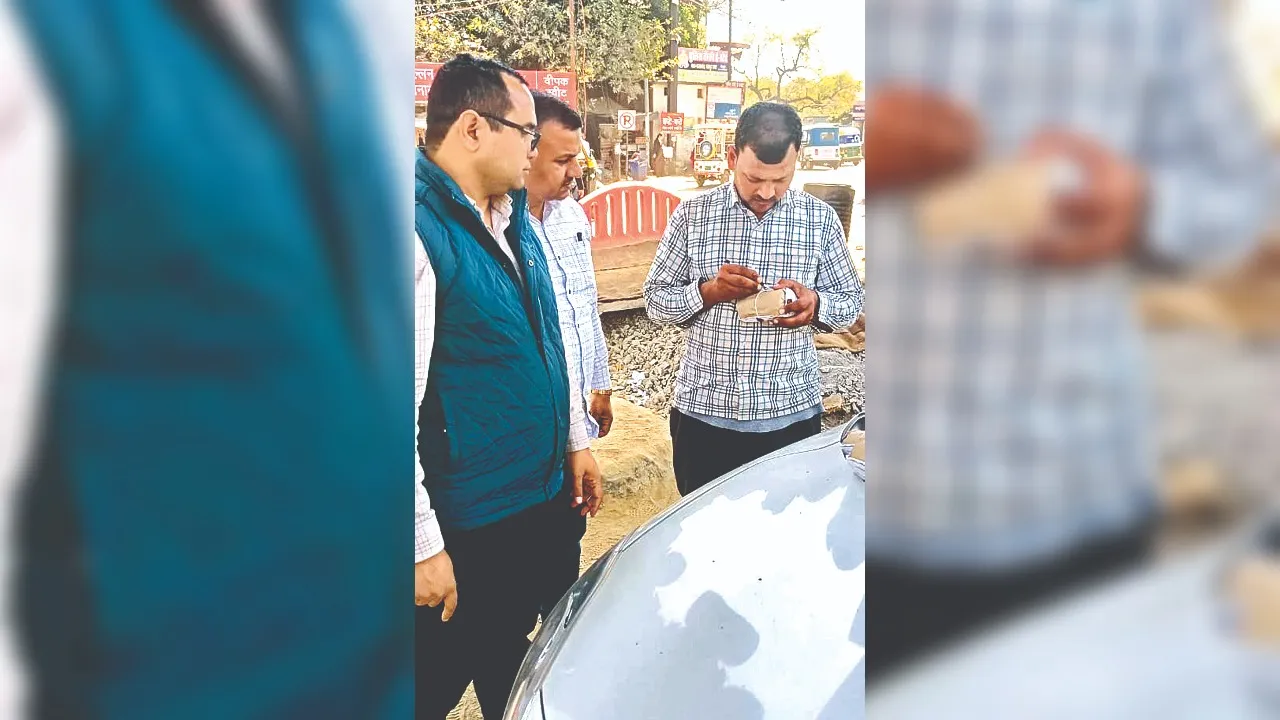 Kanpur: खाद्य सुरक्षा अधिकारियों ने पकड़ा नौ क्विंटल खोवा, मिलावट के संदेह पर कराया गया नष्ट