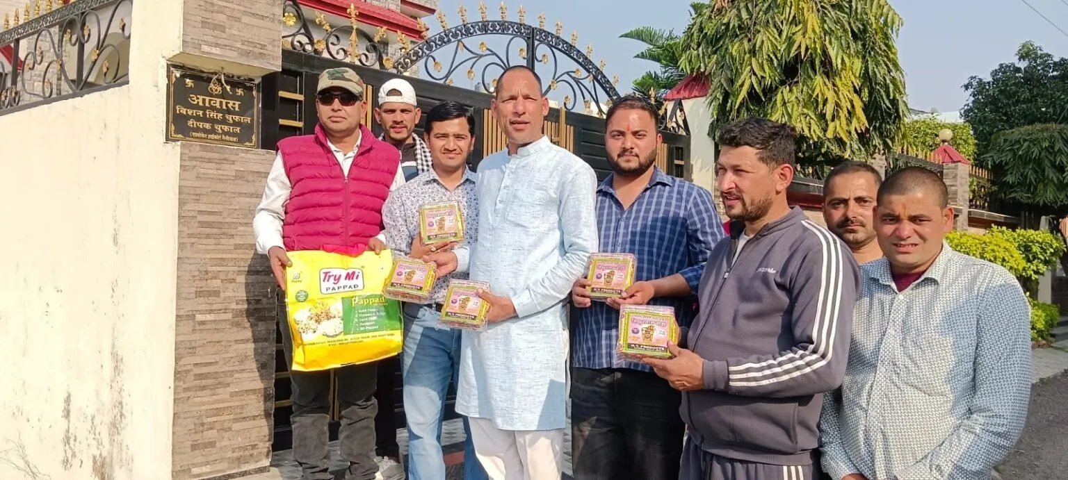 भाजपा विधायक के आवास पर बीड़ी लेकर पहुंचे