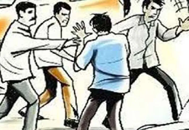 मुरादाबाद : दो पक्षों में हुई कहासुनी, घर में घुसकर दबंगों ने दो भाइयों को घोंपा चाकू...जानिए पूरा मामला