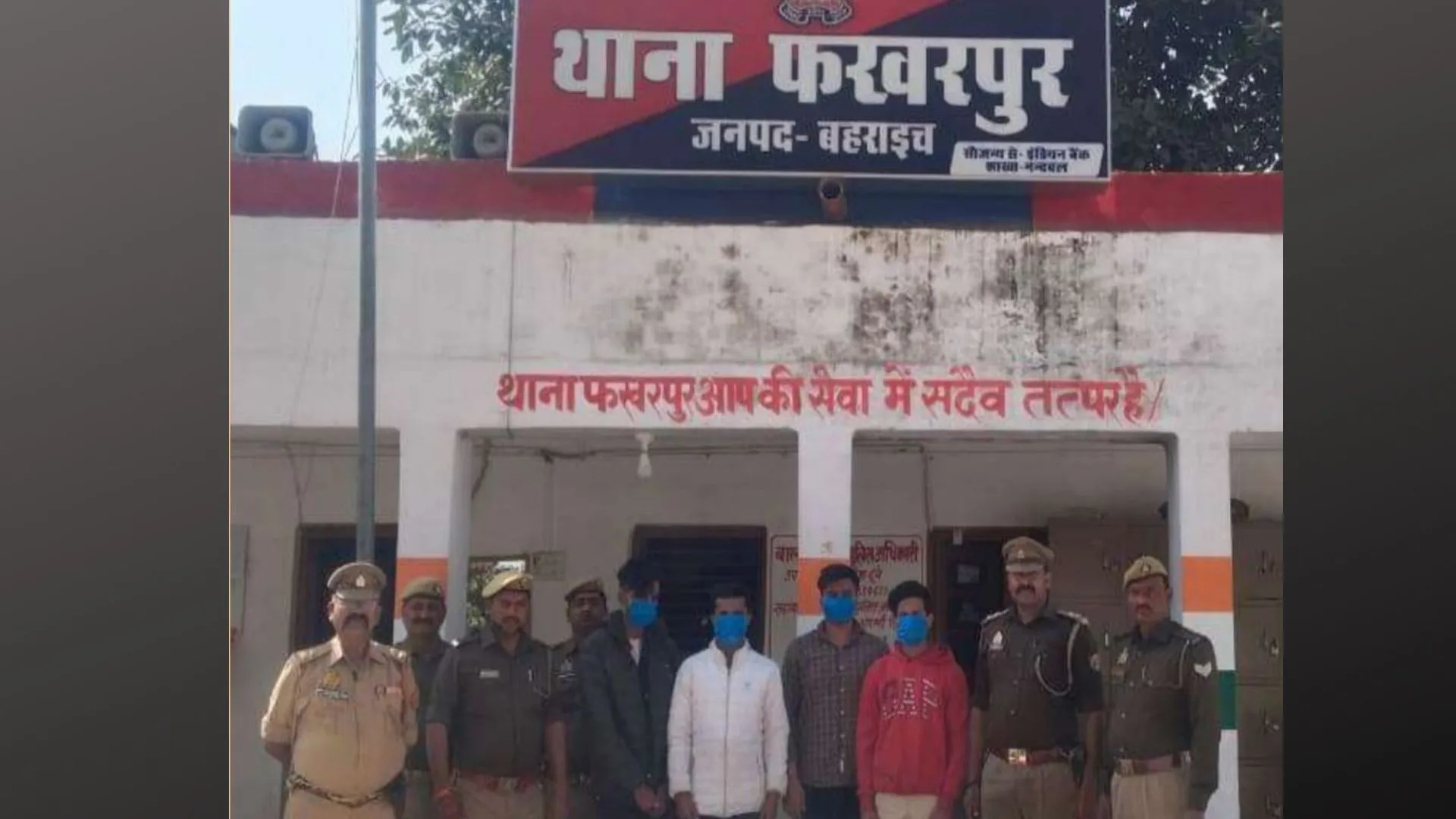 बहराइच: हाईस्कूल की परीक्षा में शामिल होने जा रहे मुन्नाभाई और सहयोगियों को पुलिस ने किया गिरफ्तार    