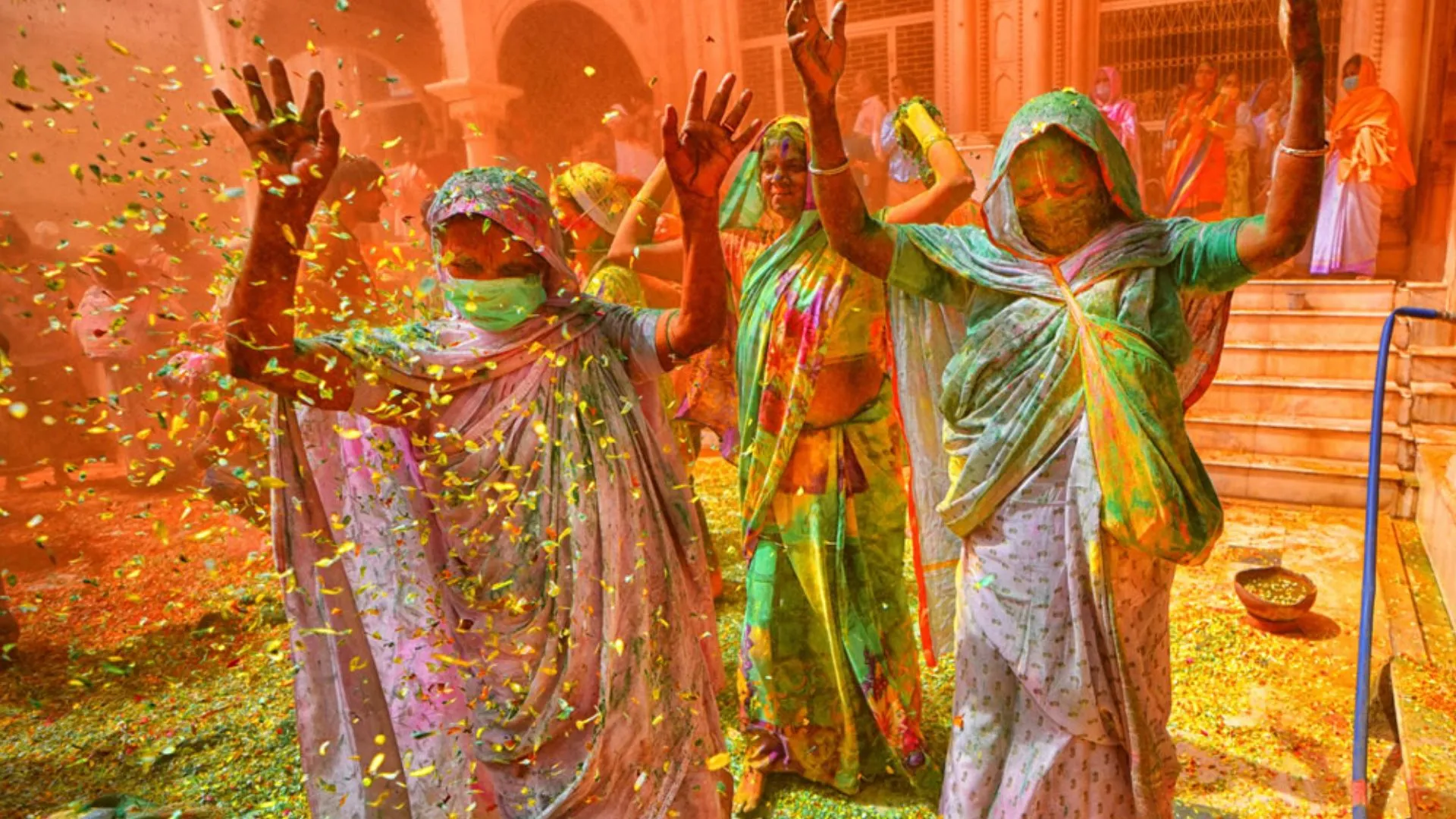 Holi 2025: UP सरकार के प्रयास से 2000 से अधिक विधवाएं होली खेलकर 'गिनीज वर्ल्ड रिकॉर्ड' में दर्ज कराएंगी नाम 