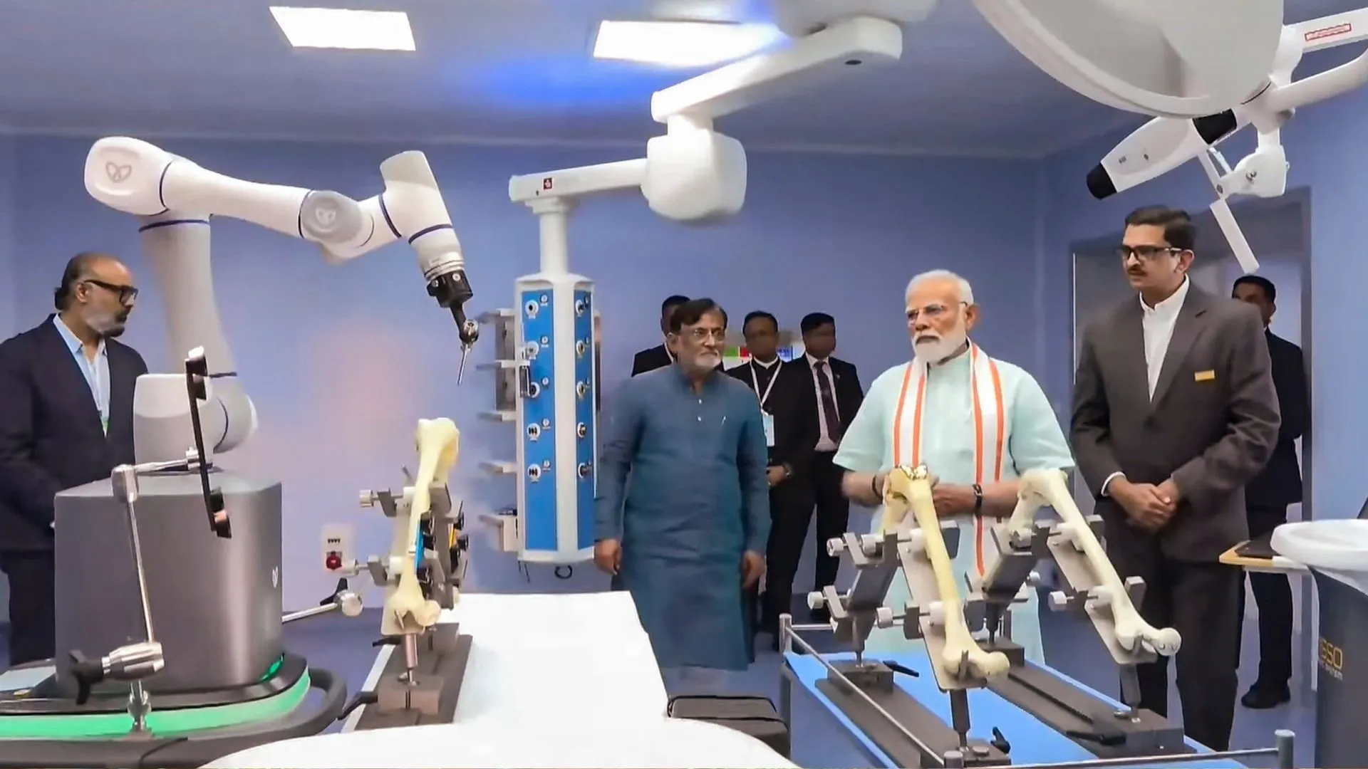 प्रधानमंत्री मोदी ने सिलवासा में नमो अस्पताल का किया उद्घाटन 